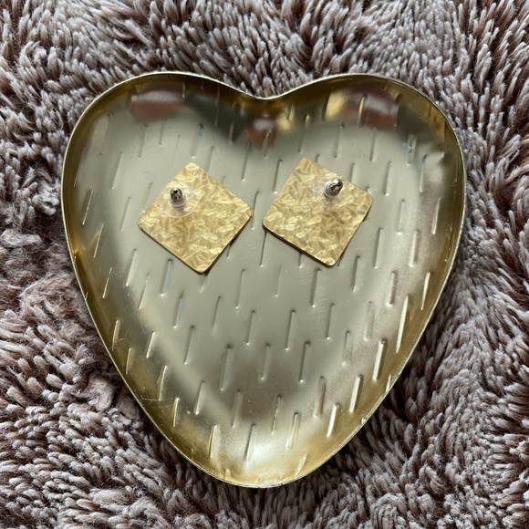 Anne Klein lion heads earrings gold tone 1980’s pierced earrings square,W/ Box! - Picture 3 of 4